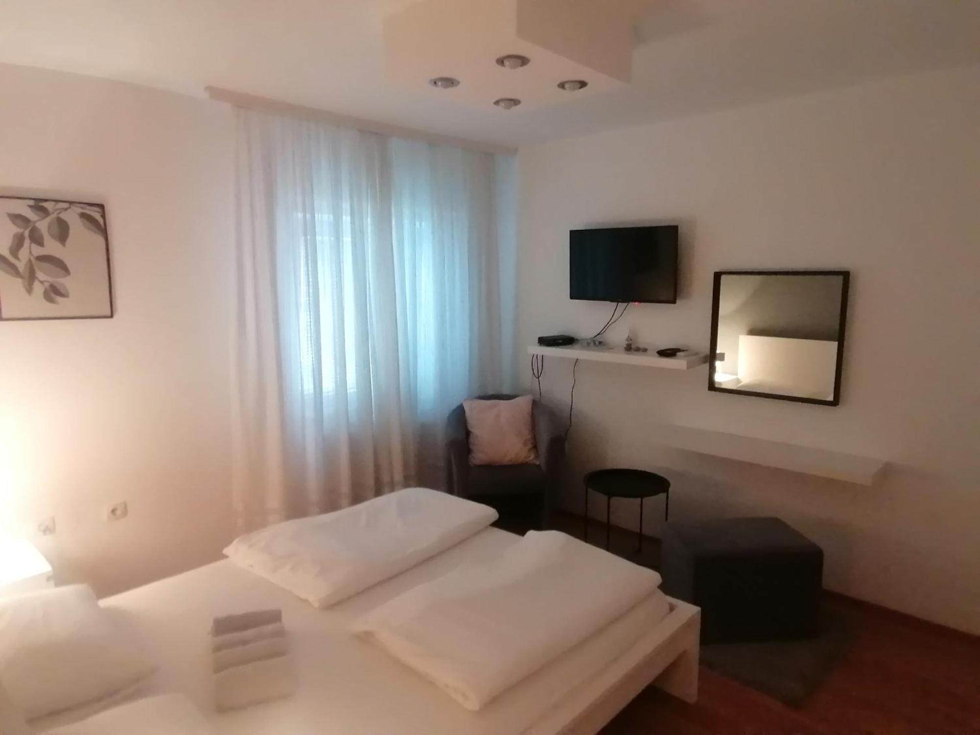 Veliki Park Villa Šabac Kamer foto